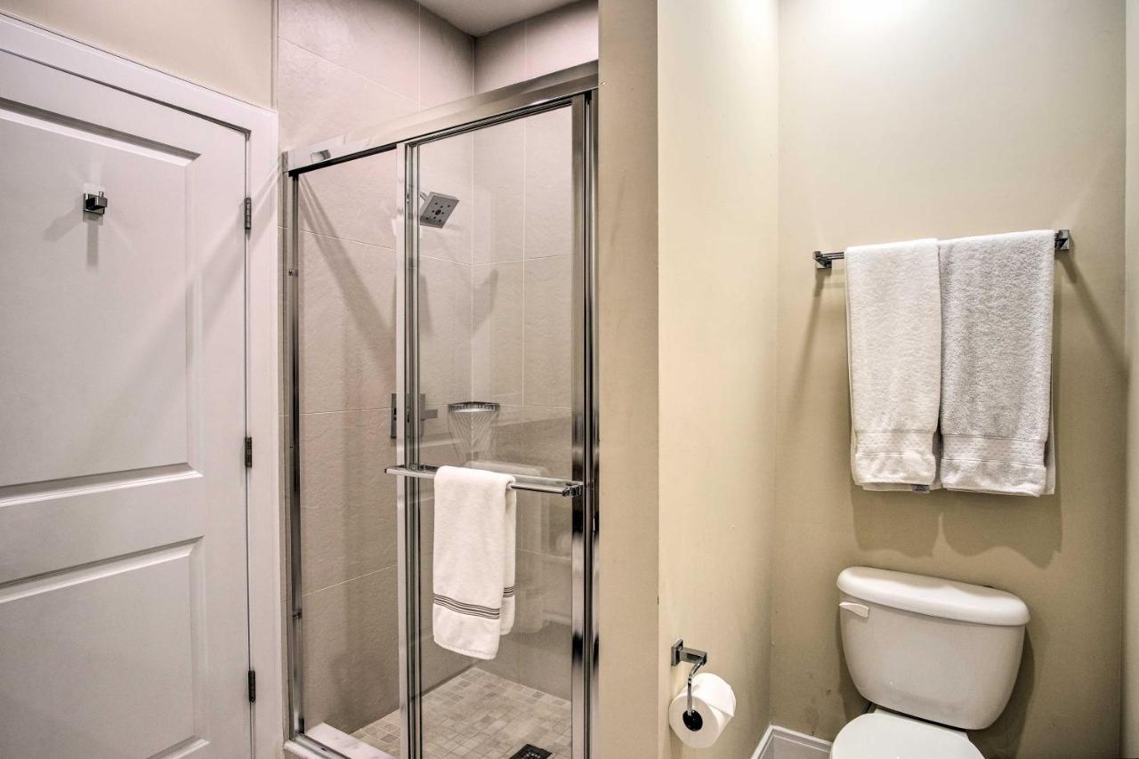 Spacious Magic Village Townhome About 1 Mi To Disney! Holiday home *