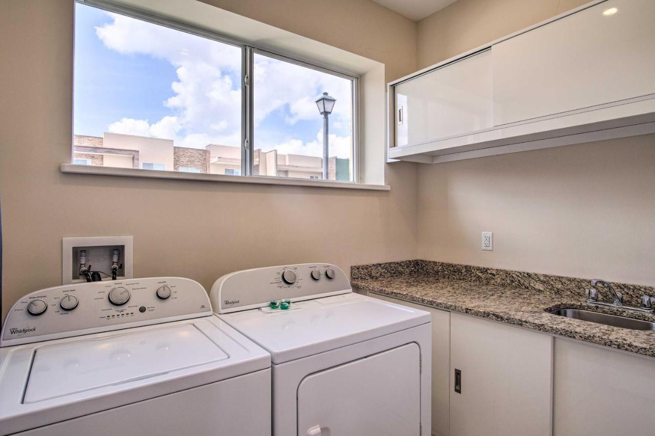 Holiday home Spacious Magic Village Townhome About 1 Mi To Disney! Orlando