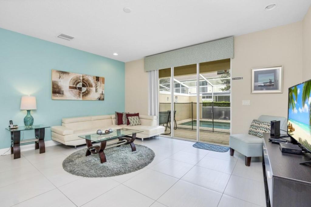 3 Bed Town With Splash Pool! Townhouse *