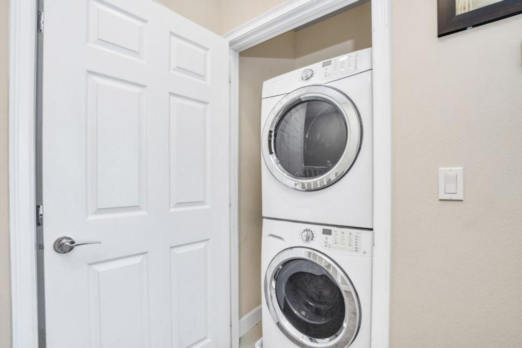 3 Bed Town With Splash Pool! Townhouse