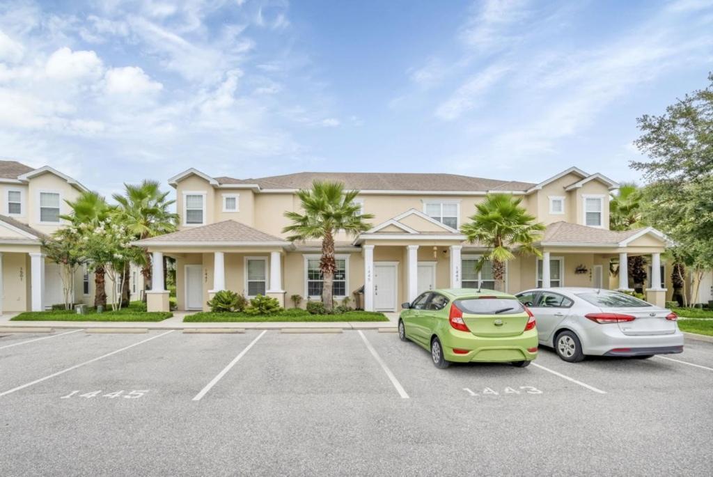 3 Bed Town With Splash Pool! Townhouse * Orlando