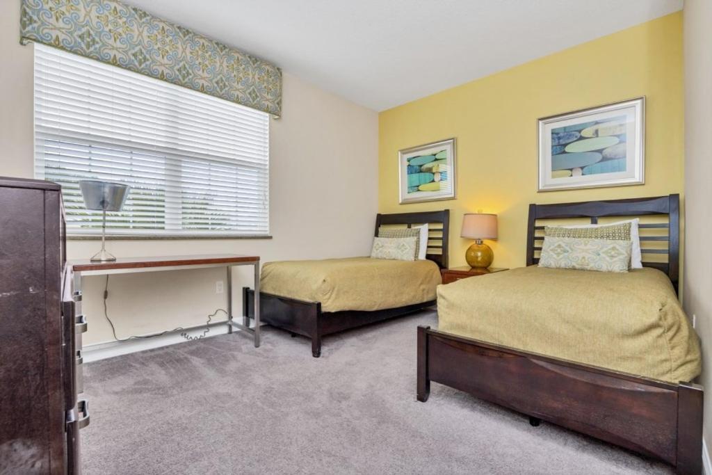 3 Bed Town With Splash Pool! Townhouse *
