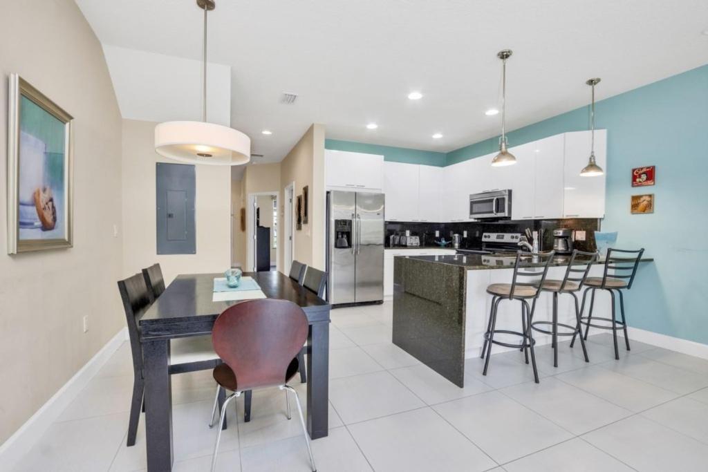 3 Bed Town With Splash Pool! Townhouse *