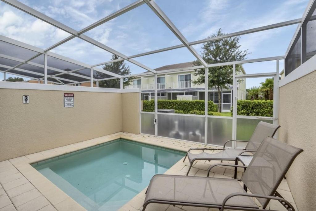 3 Bed Town With Splash Pool! Townhouse