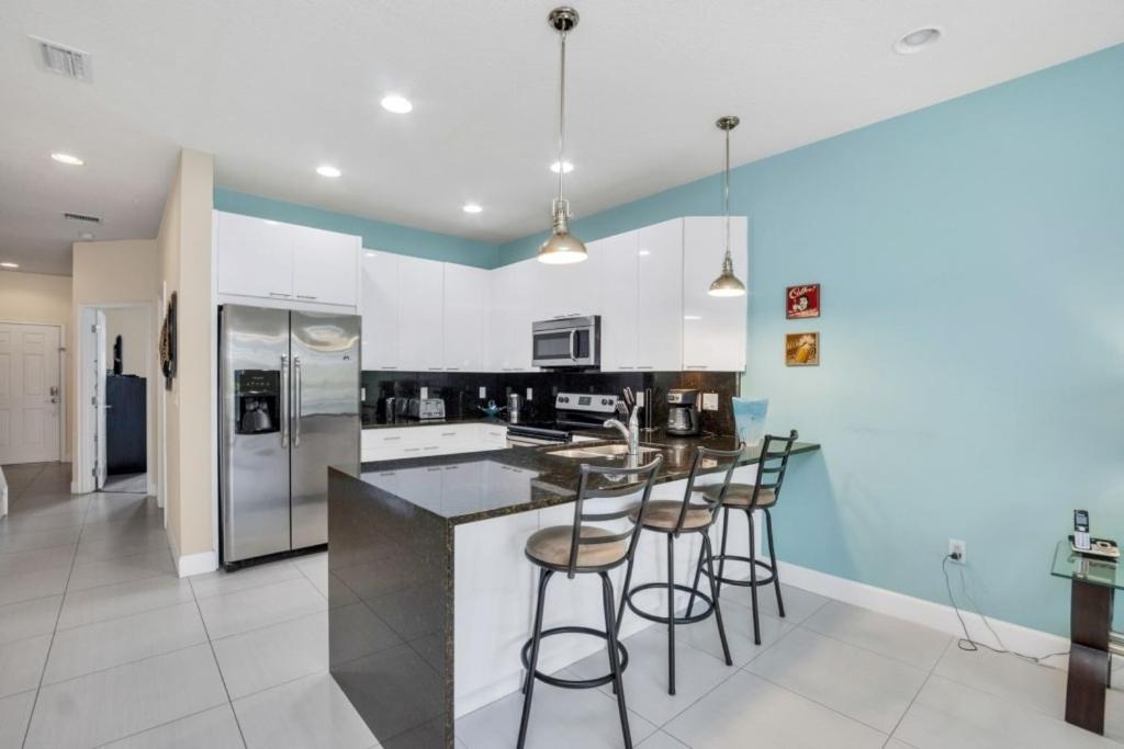 3 Bed Town With Splash Pool! Townhouse Orlando