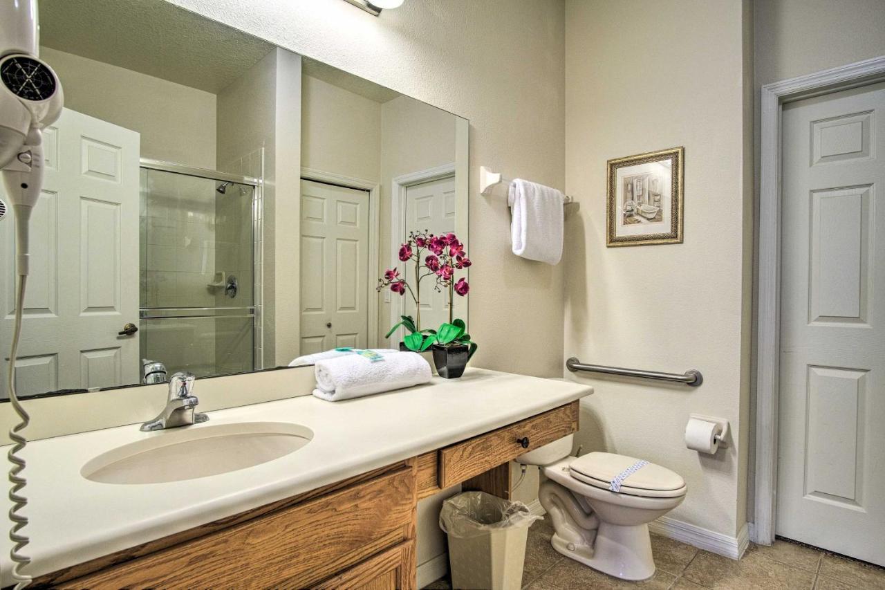 Quiet With Balcony About 2 Miles To World! Apartment Orlando