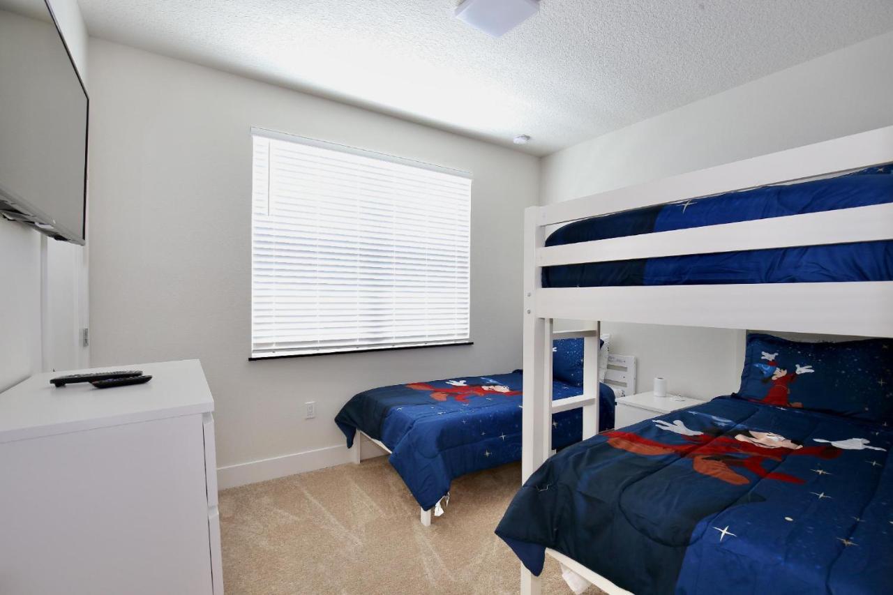 Great 4 Bedroom Townhouse In Hidden Forest, With Private Pool! Orlando