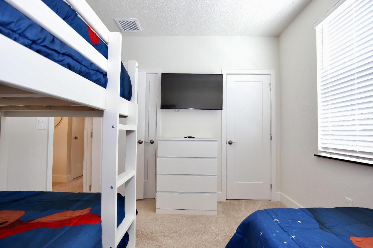 Great 4 Bedroom Townhouse In Hidden Forest, With Private Pool! Orlando
