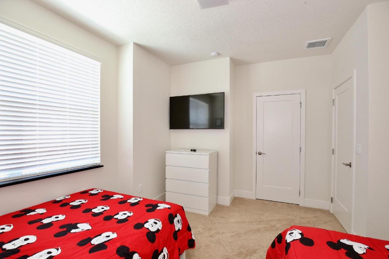 Great 4 Bedroom Townhouse In Hidden Forest, With Private Pool!