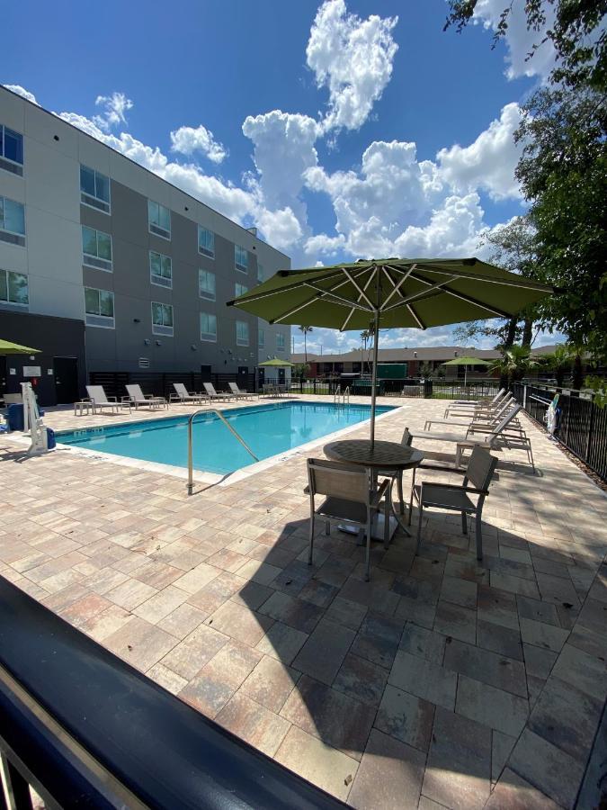 Wyndham Garden Airport - Free Airport Shuttle