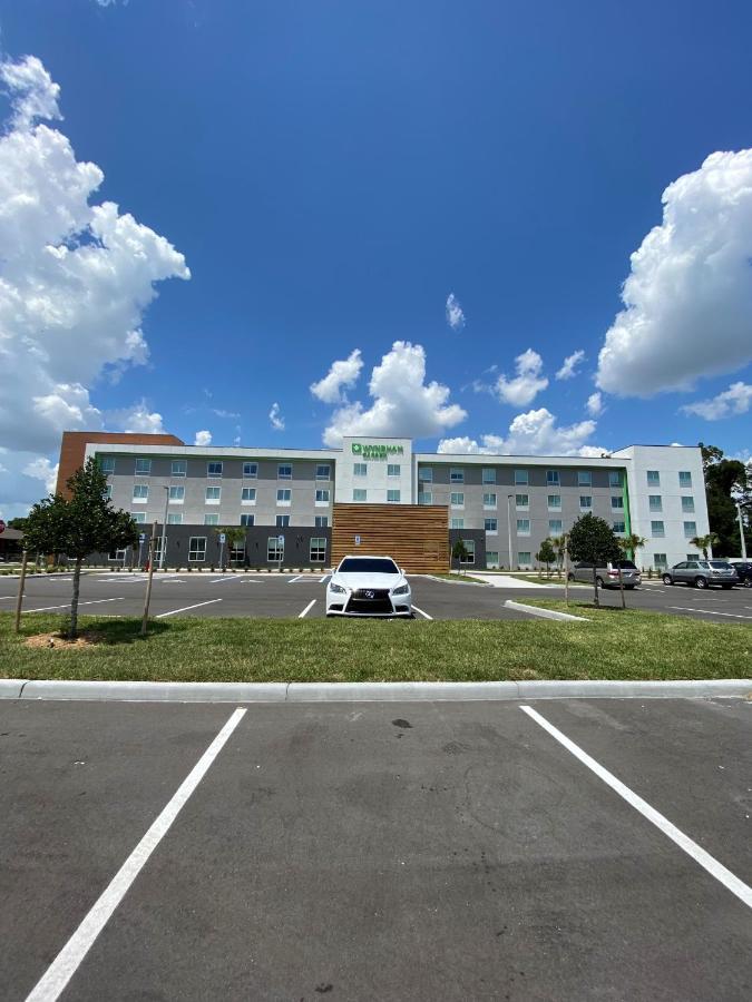 Wyndham Garden Airport - Free Airport Shuttle 3*