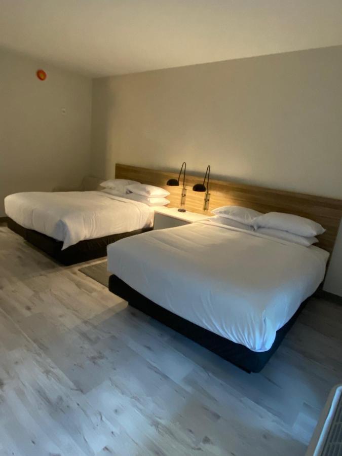 Hotel Wyndham Garden Airport - Free Airport Shuttle 3*