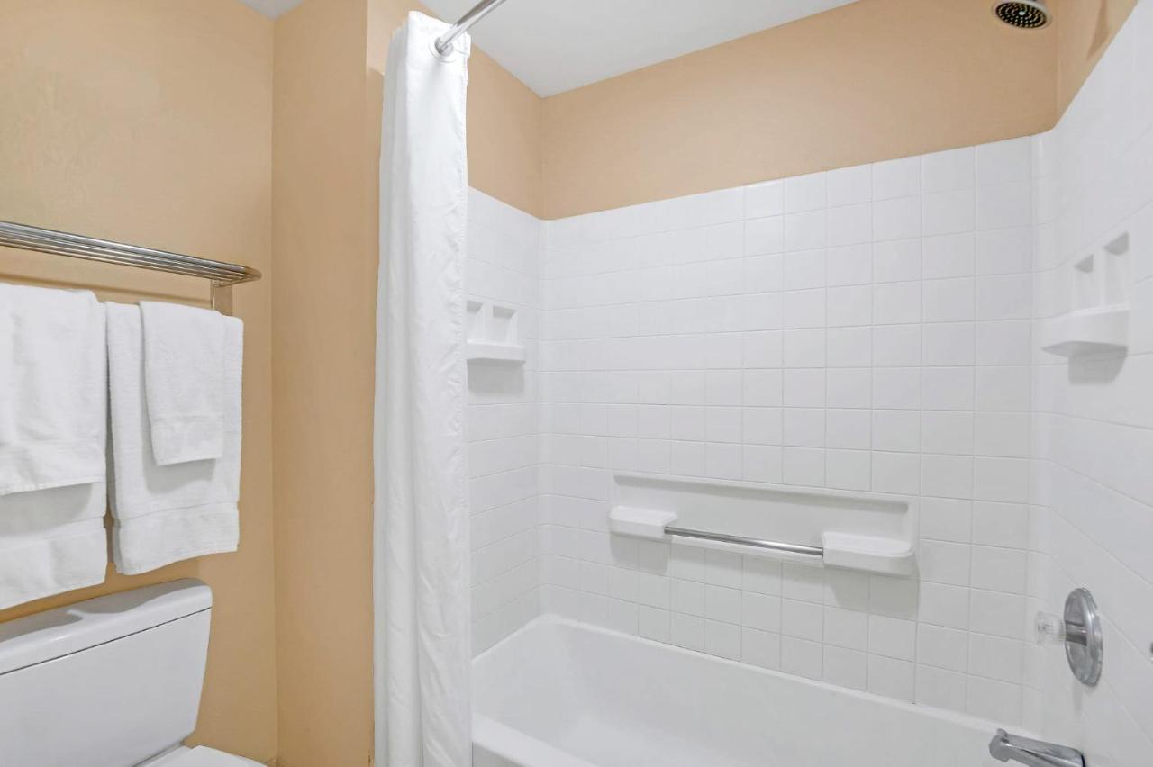 Near Disney - 1br With King Bed - Pool And Hot Tub Apartment Orlando