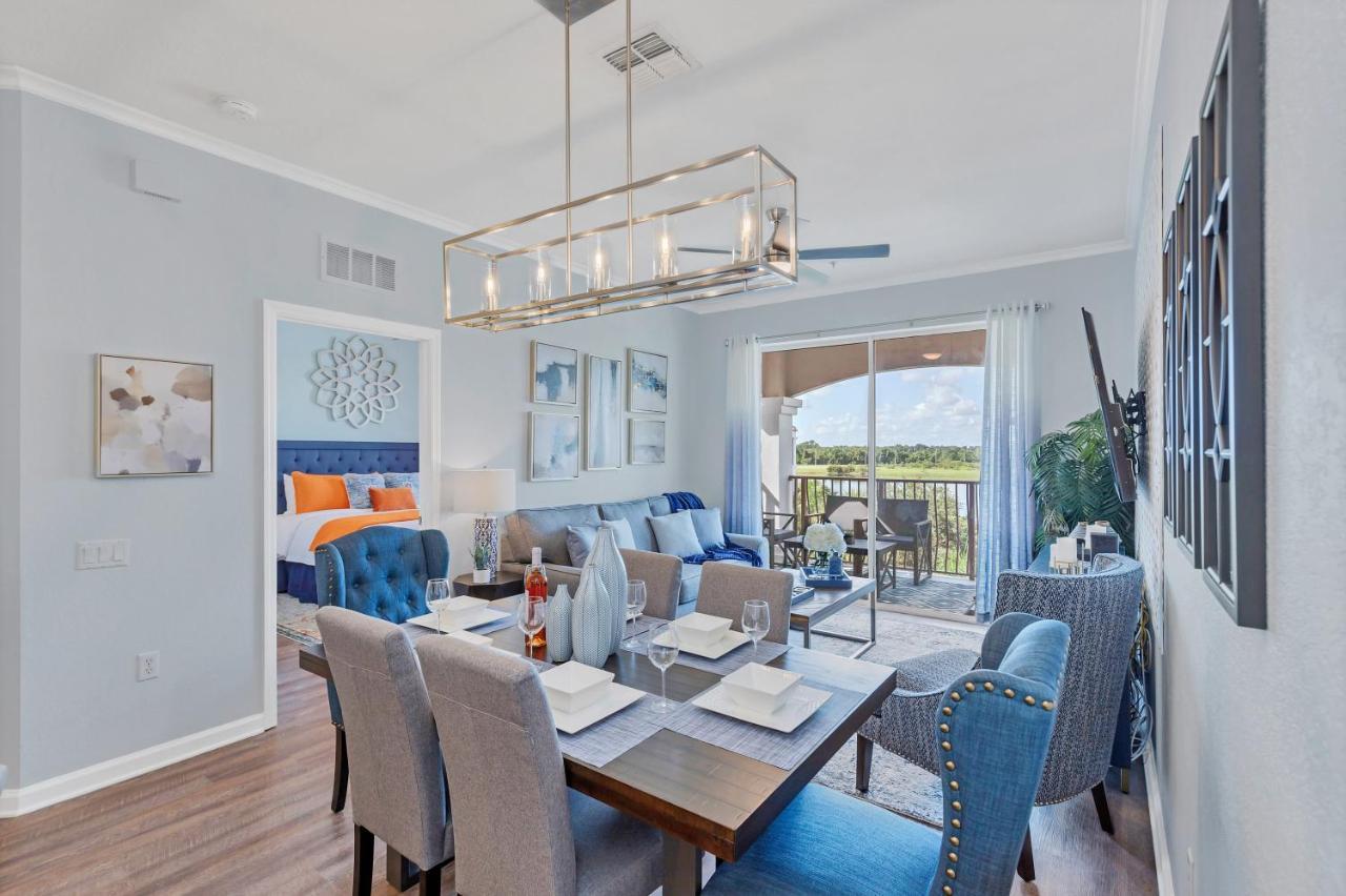 Apartment Floor With View Of Lake, Pool And Fireworks! Next To Convention Center! *