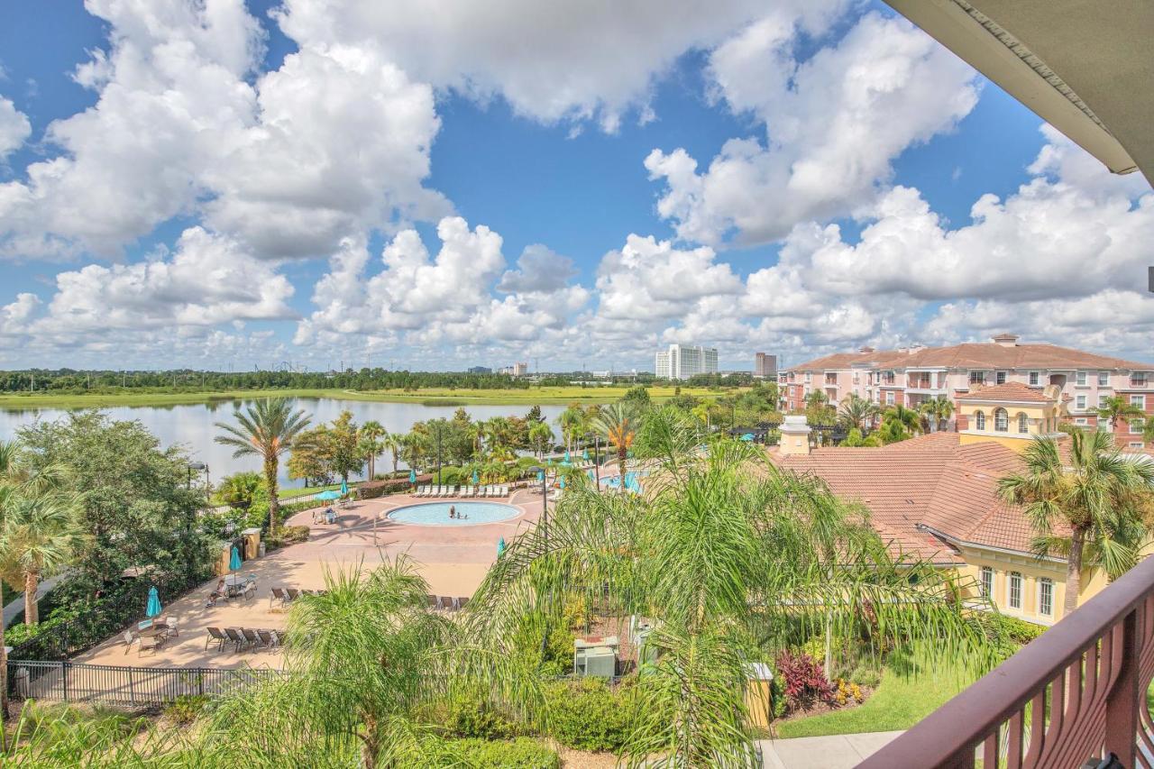 Apartment Floor With View Of Lake, Pool And Fireworks! Next To Convention Center! Orlando