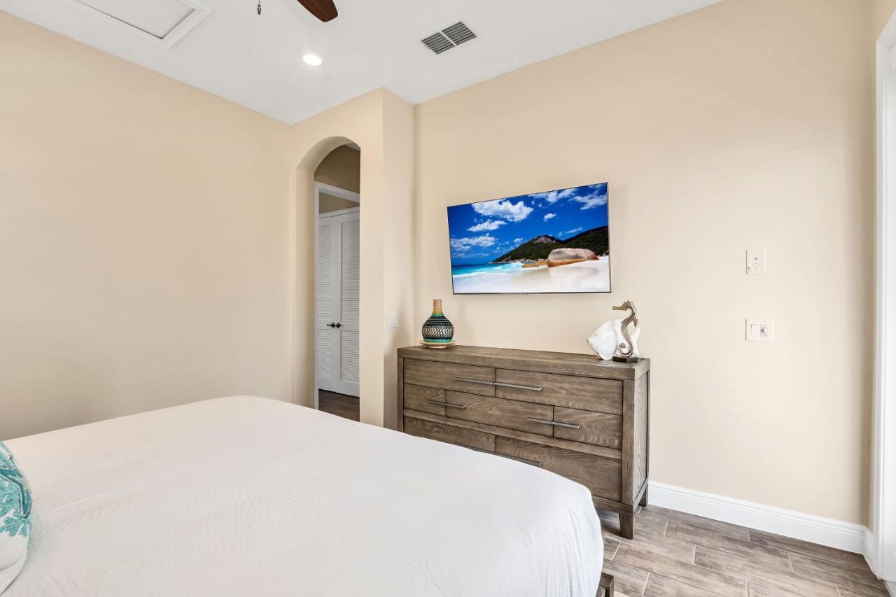 8044 Sandy Toes Way Holiday home