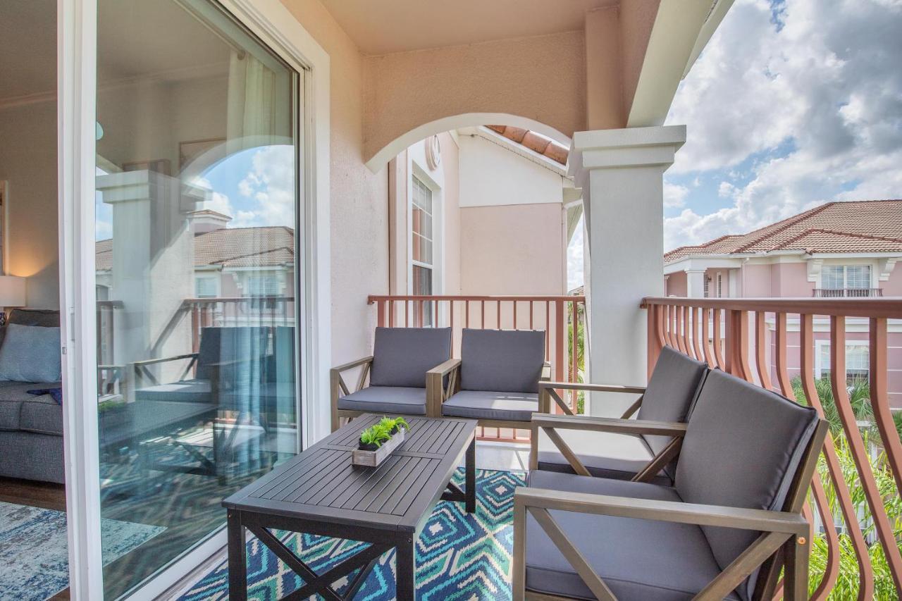 Floor With View Of Lake, Pool And Fireworks! Next To Convention Center! * Orlando