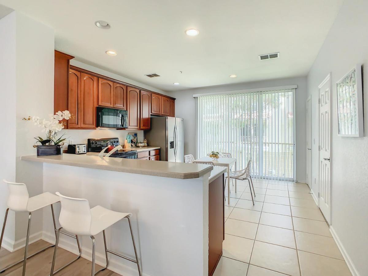Stylish Vista Cay Townhome Near Conv. Ctr I-dr. * Orlando