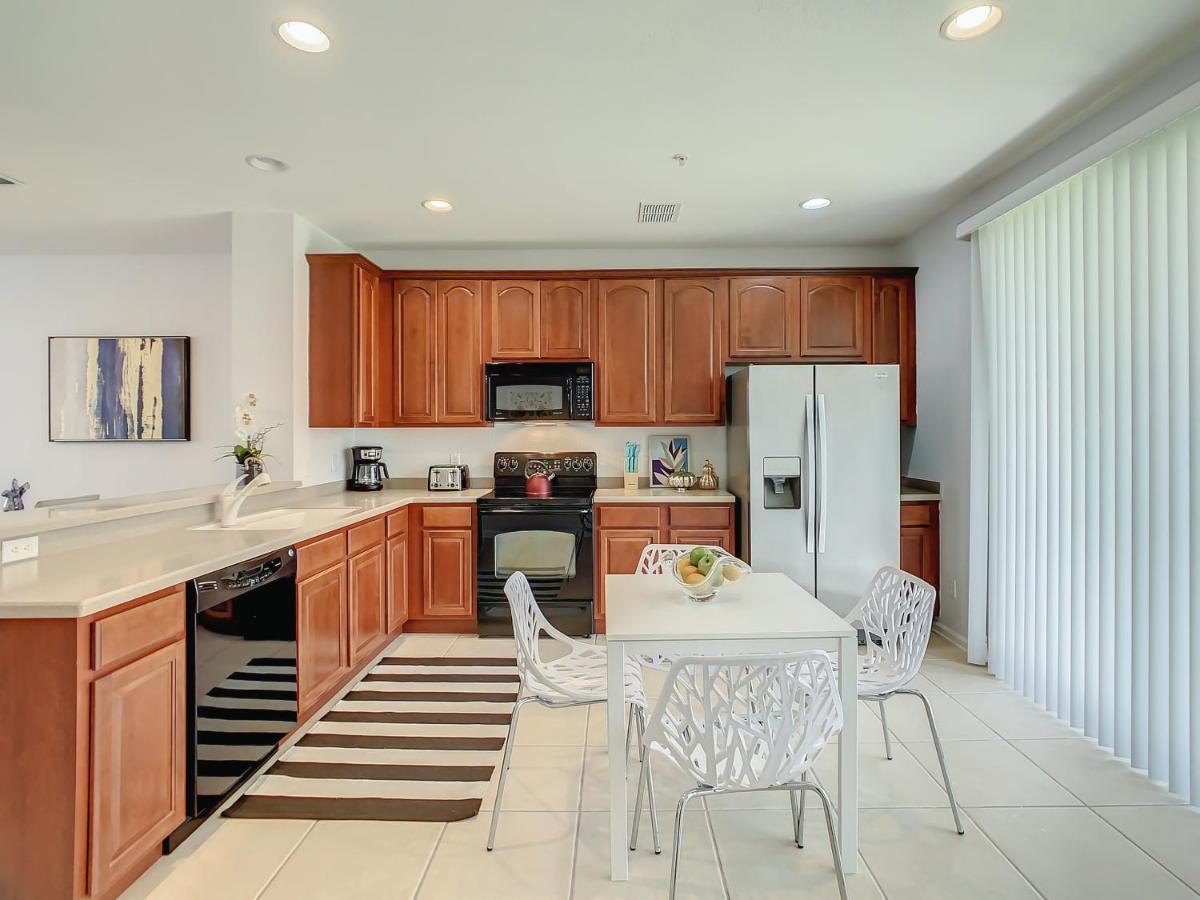 Stylish Vista Cay Townhome Near Conv. Ctr I-dr. Holiday home Orlando