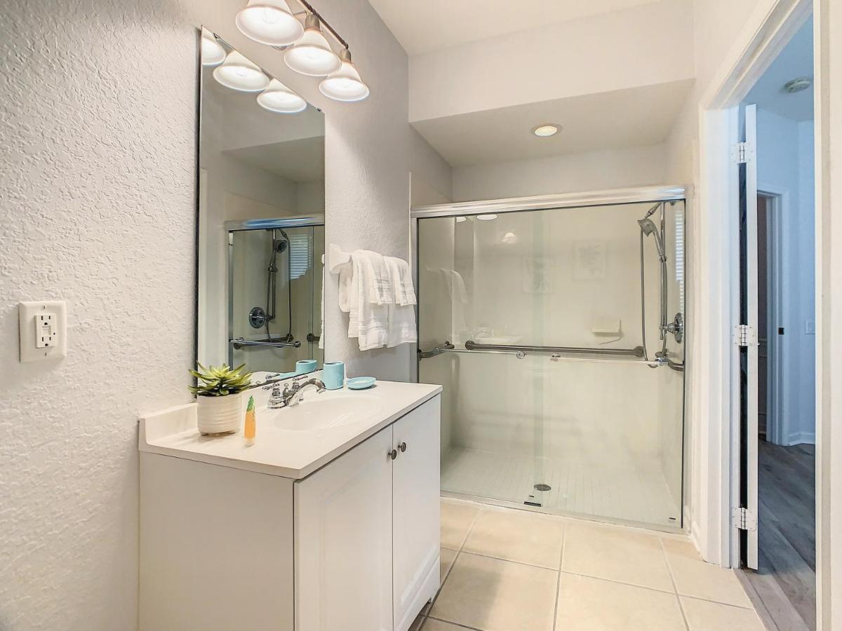 Stylish Vista Cay Townhome Near Conv. Ctr I-dr.