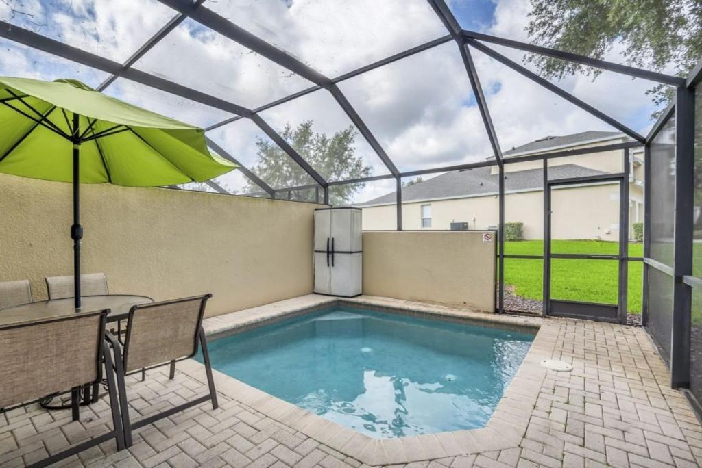 Renshaw 2562 Townhouse *