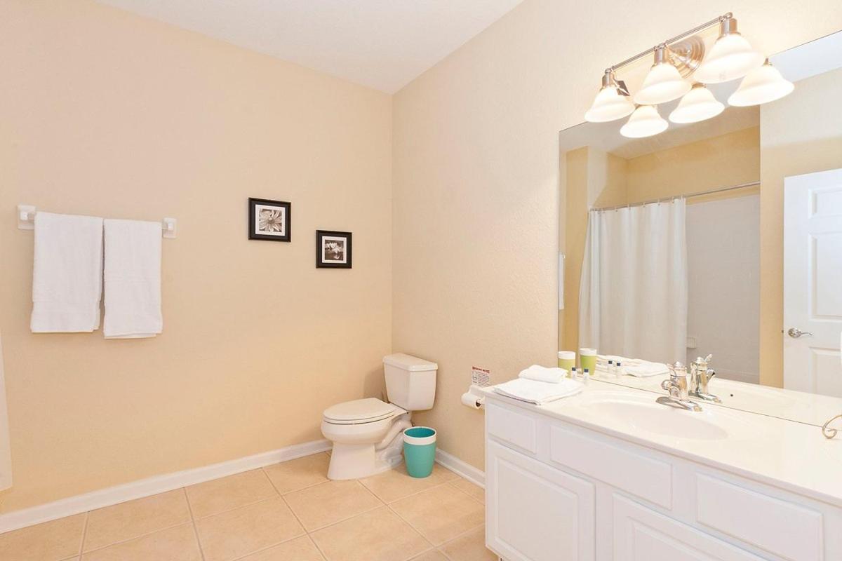 Holiday home 2br 2bath Balcony 5min Conv Center 1496ft