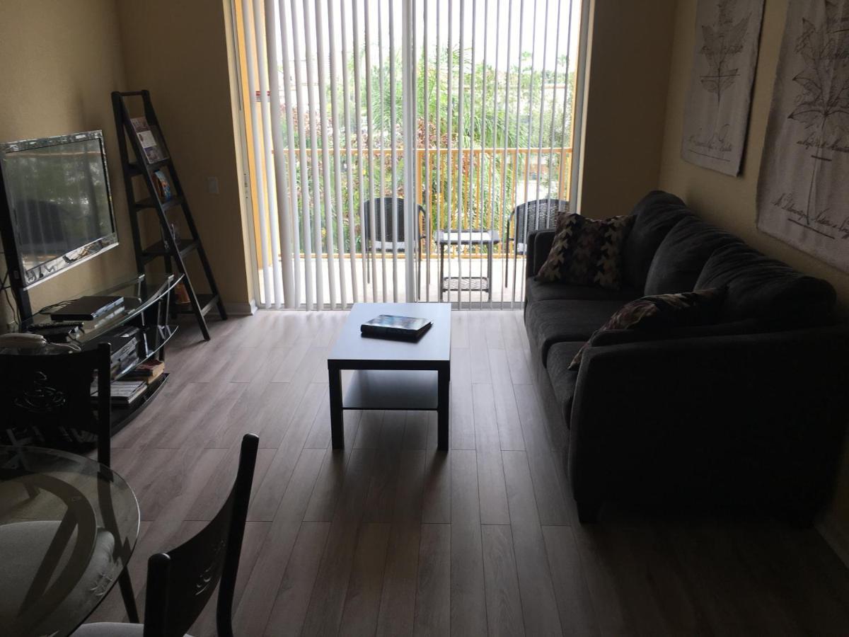 2br 2bath Balcony 5min Conv Center 1496ft