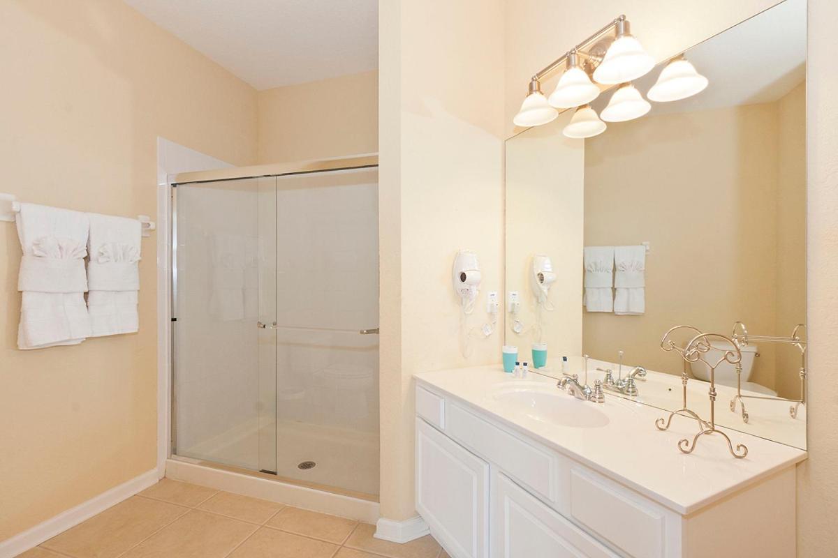 2br 2bath Balcony 5min Conv Center 1496ft Orlando