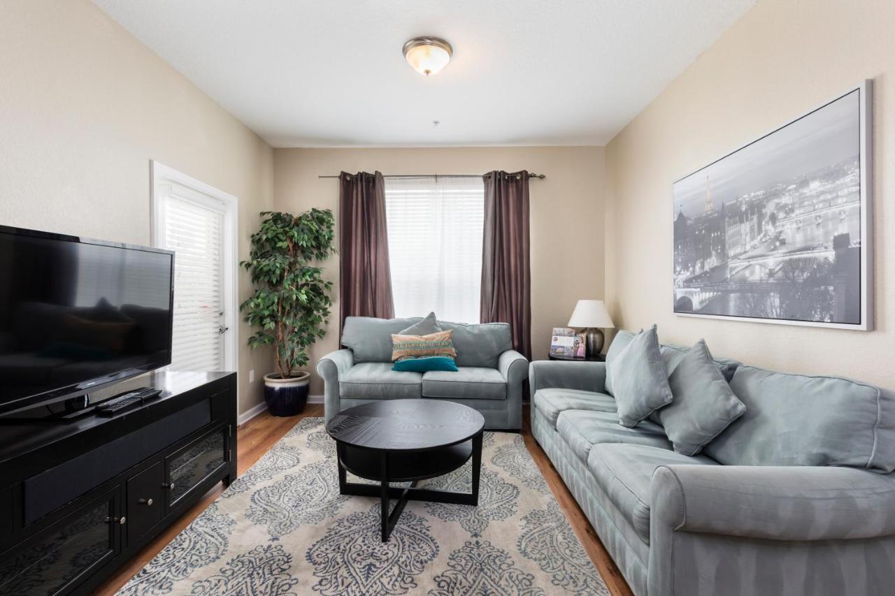 Holiday home 3br 2bath Balcony 5min Conv Center 1388ft