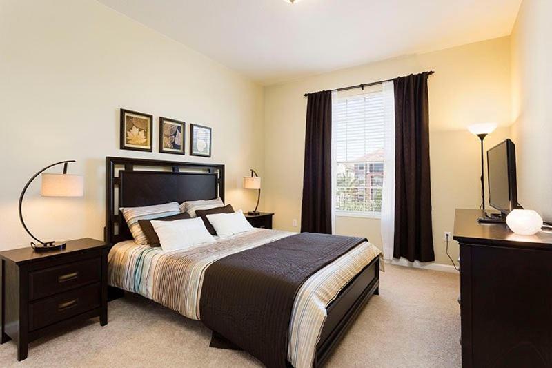 3br 2bath Balcony 5min Conv Center 1410ft Holiday home *