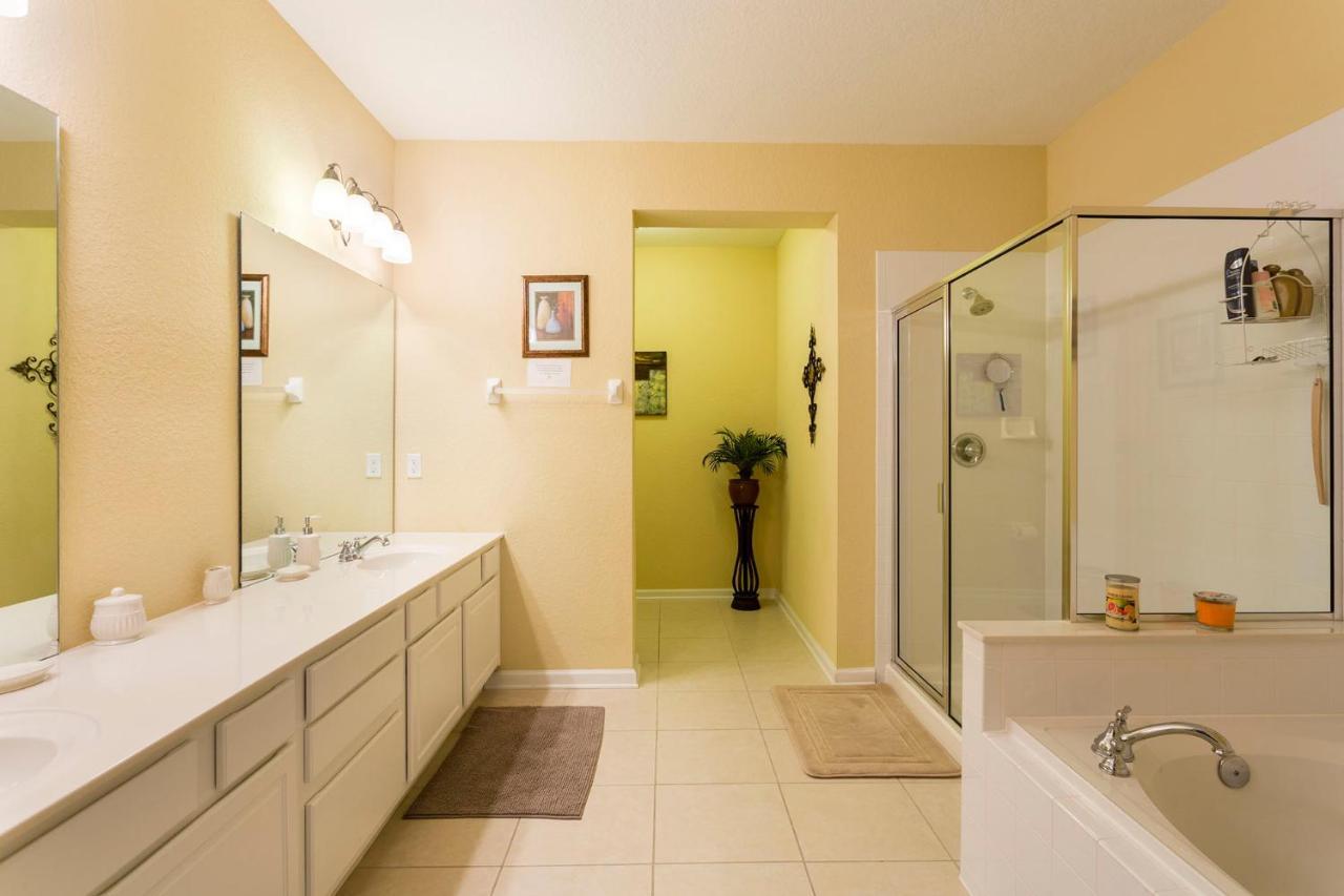 Holiday home 3br 2bath Balcony 5min Conv Center 2087ft Orlando