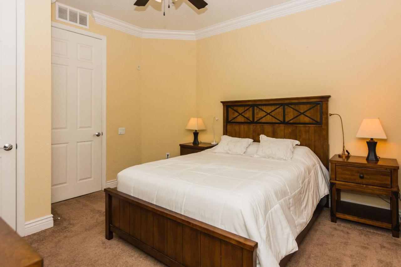 Holiday home 3br 2bath Balcony 5min Conv Center 1410ft