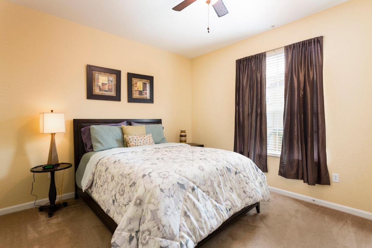 4br 2bath Balcony 5min Conv Center 2020ft Holiday home