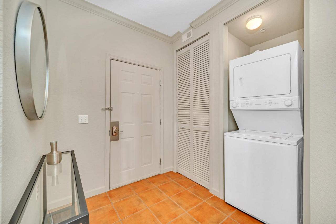 Bright & Spacious 2br With Pool & Hot Tub, Near Disney! Apartment *