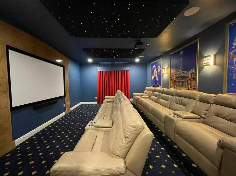 Spectacular 12-bed Mansion With Game Holiday home Orlando