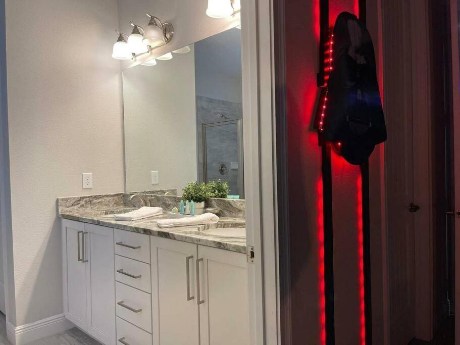 Spectacular 12-bed Mansion With Game Orlando