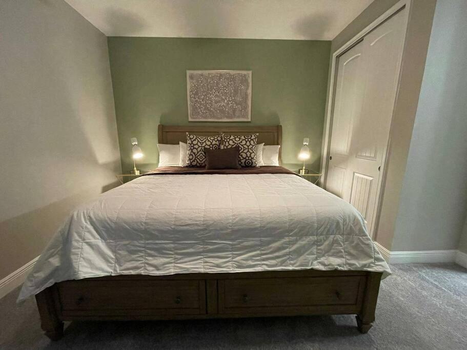 Spectacular 12-bed Mansion With Game Holiday home