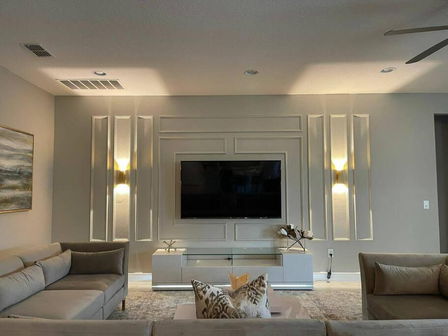 Spectacular 12-bed Mansion With Game * Orlando