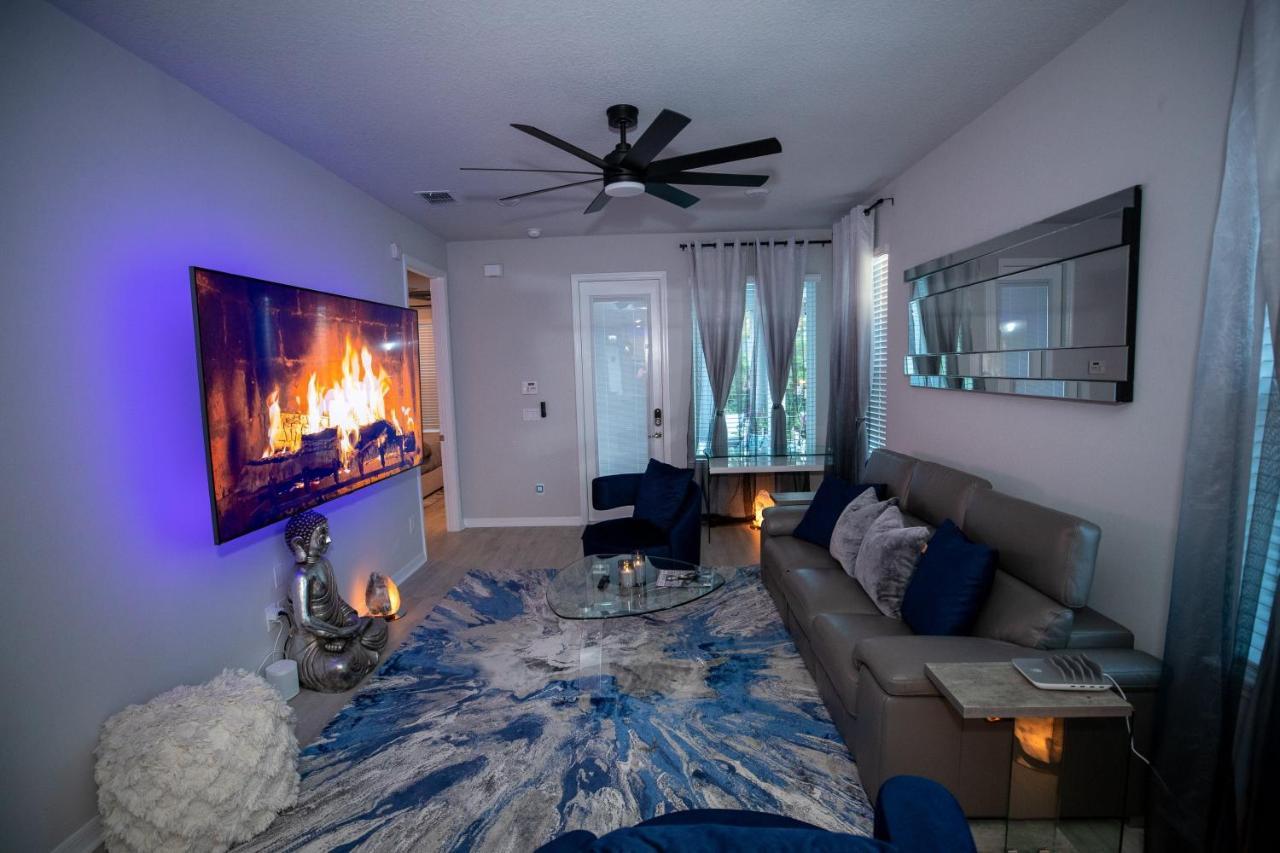 Brand New Modern Pet Friendly Zen With Private Theater & Hot Tub! Holiday home *
