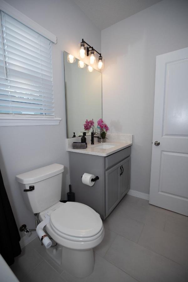 Pet Friendly Modern Zen Retreat With Hot Tub! Holiday home