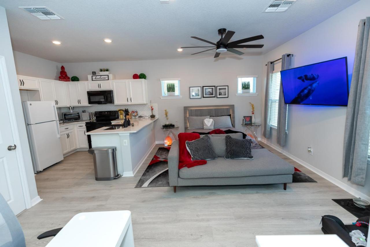 Pet Friendly Modern Zen Retreat With Hot Tub! Holiday home