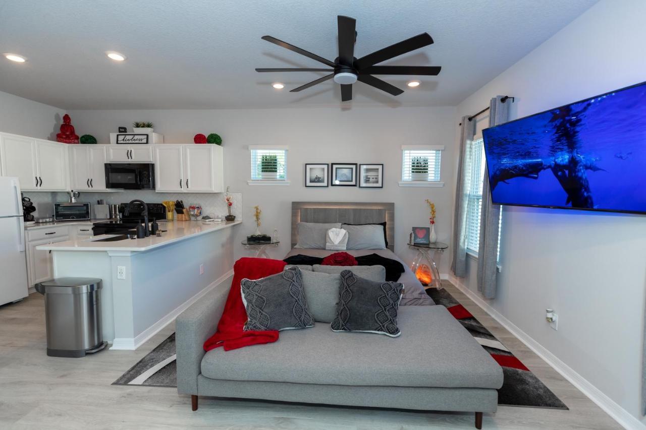 Holiday home Pet Friendly Modern Zen Retreat With Hot Tub! Orlando
