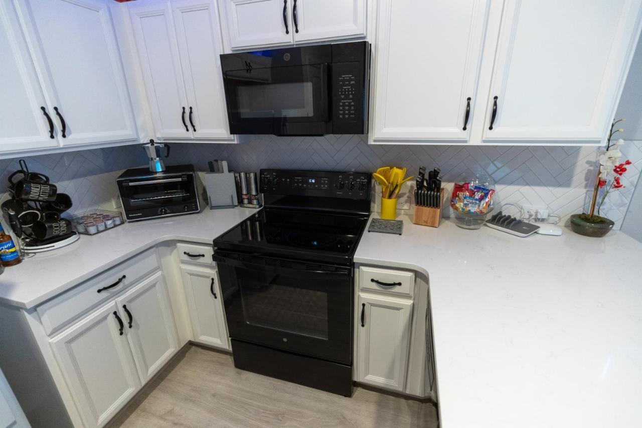Pet Friendly Modern Zen Retreat With Hot Tub!