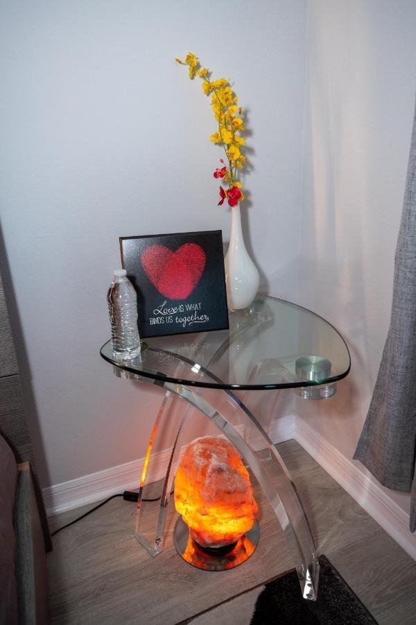 Holiday home Pet Friendly Modern Zen Retreat With Hot Tub! *