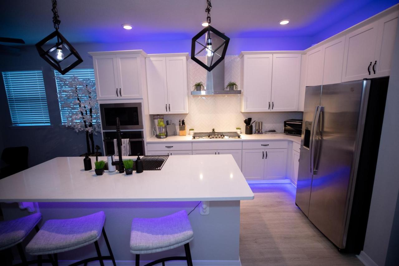 Brand New Modern Pet Friendly Zen With Private Theater & Hot Tub! Orlando