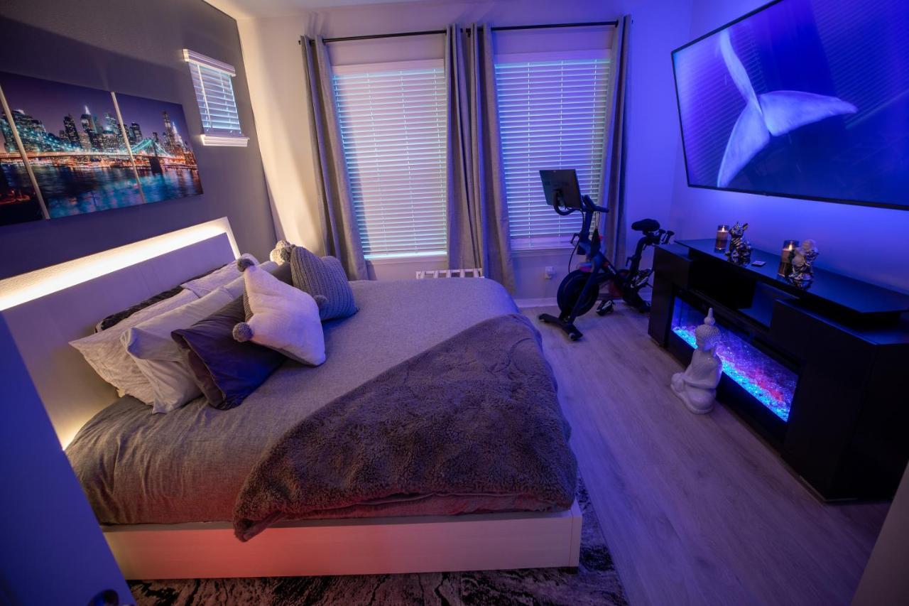 Holiday home Brand New Modern Pet Friendly Zen With Private Theater & Hot Tub! Orlando
