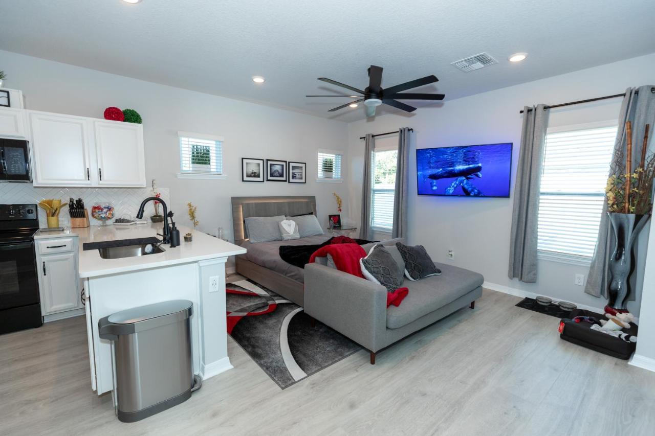 Holiday home Pet Friendly Modern Zen Retreat With Hot Tub!