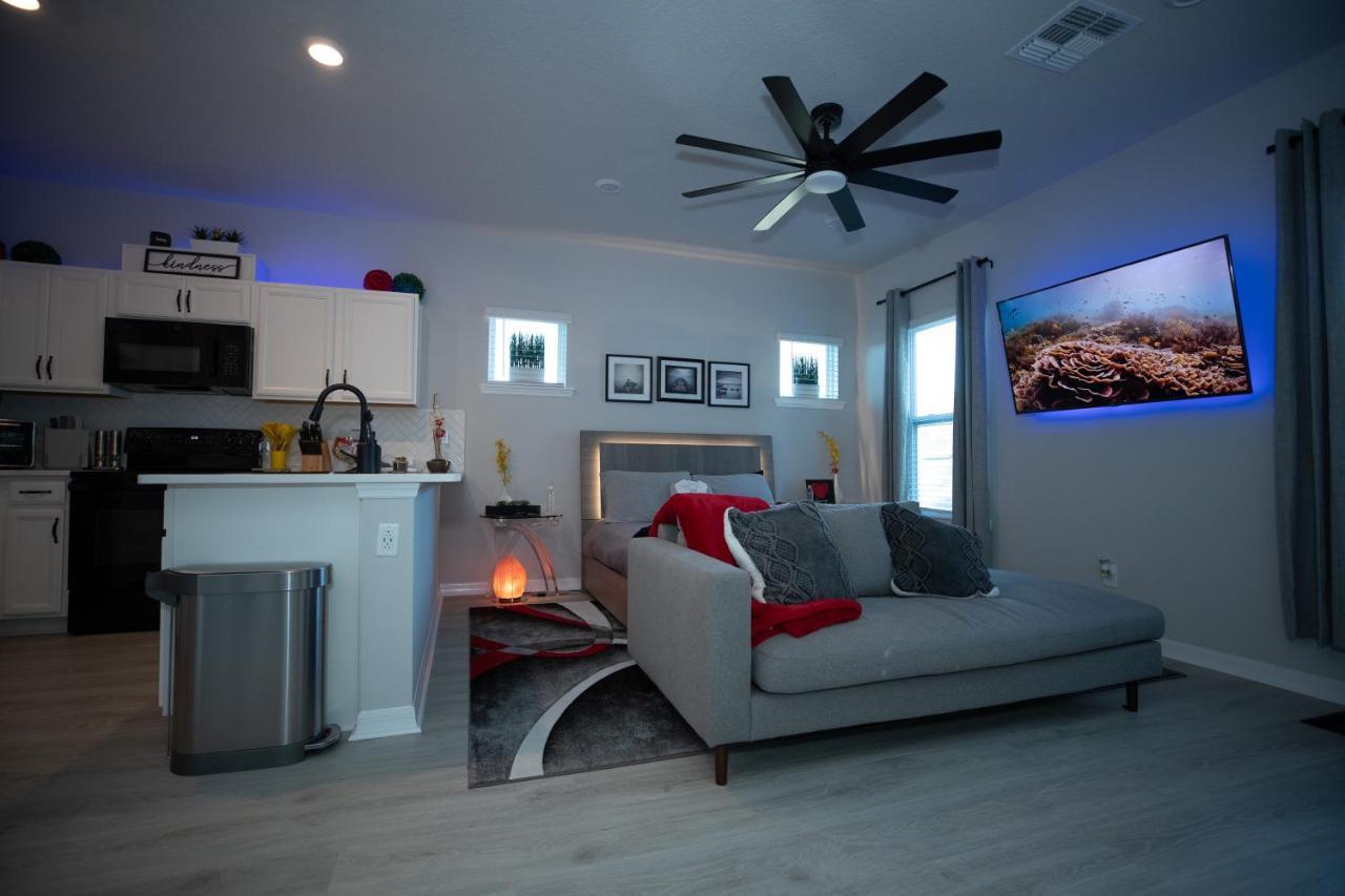 Pet Friendly Modern Zen Retreat With Hot Tub!