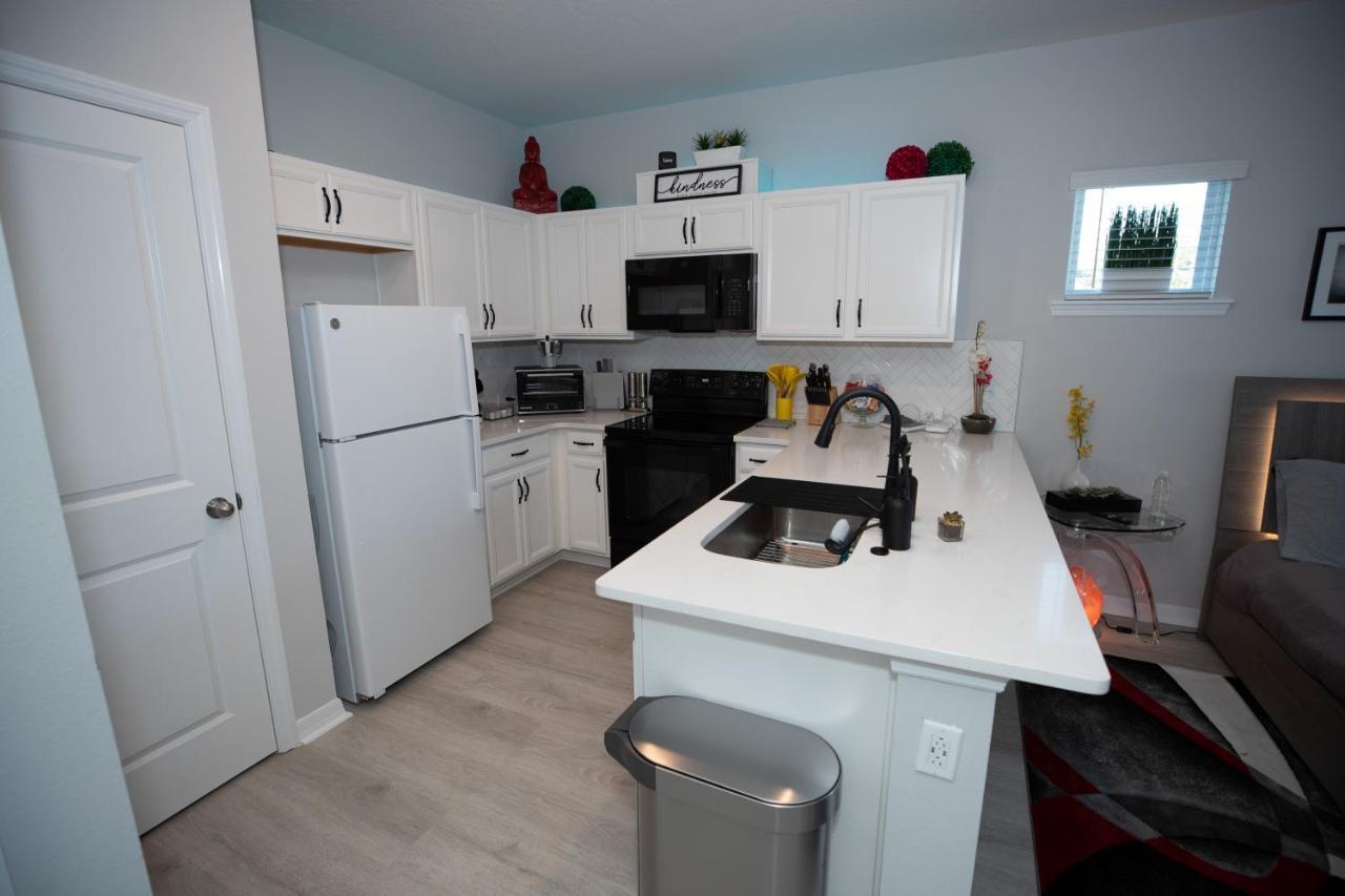 Holiday home Pet Friendly Modern Zen Retreat With Hot Tub!