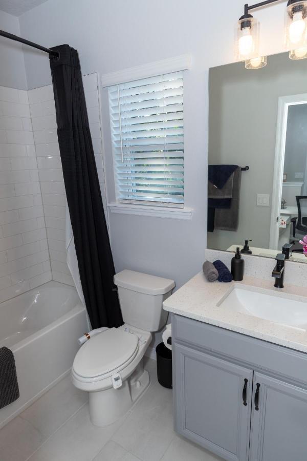 Pet Friendly Modern Zen Retreat With Hot Tub! Holiday home *
